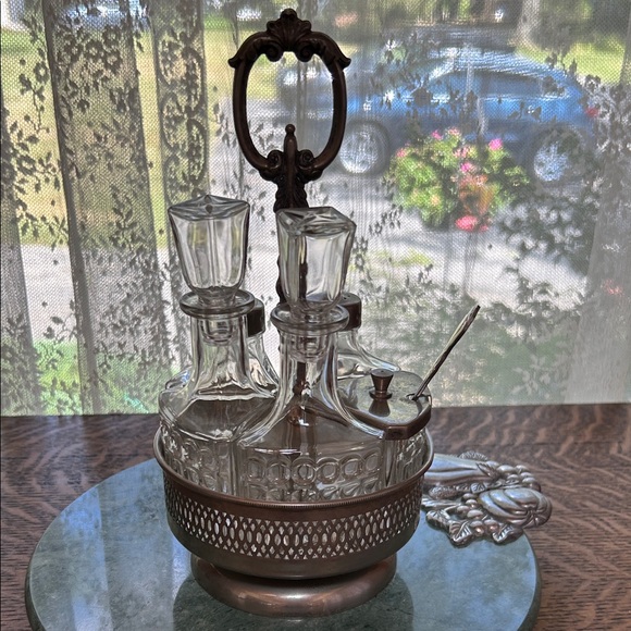 Wales of Sheffield Vintage Silverplate Cut Glass Cruet Set Made in Italy - Picture 2 of 16